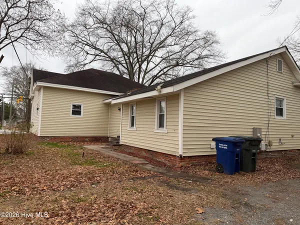 $1,700 | 417 West 3rd Street, Ayden, NC 28513
