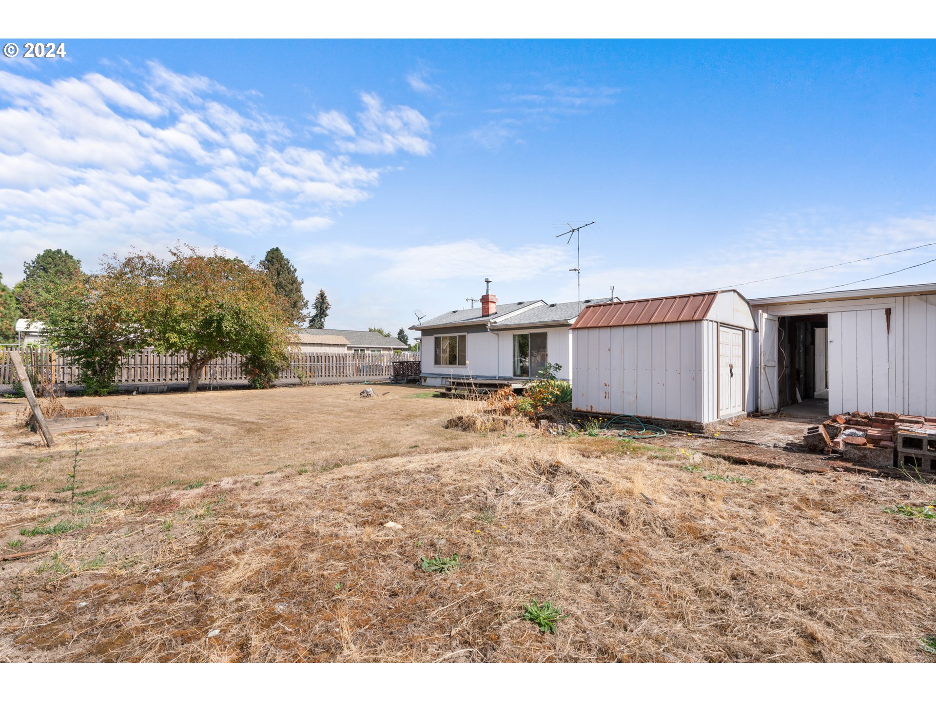 300 Ridings Avenue Molalla, OR 97038 - Photo 20 of 36 a view of a dry yard with wooden fence