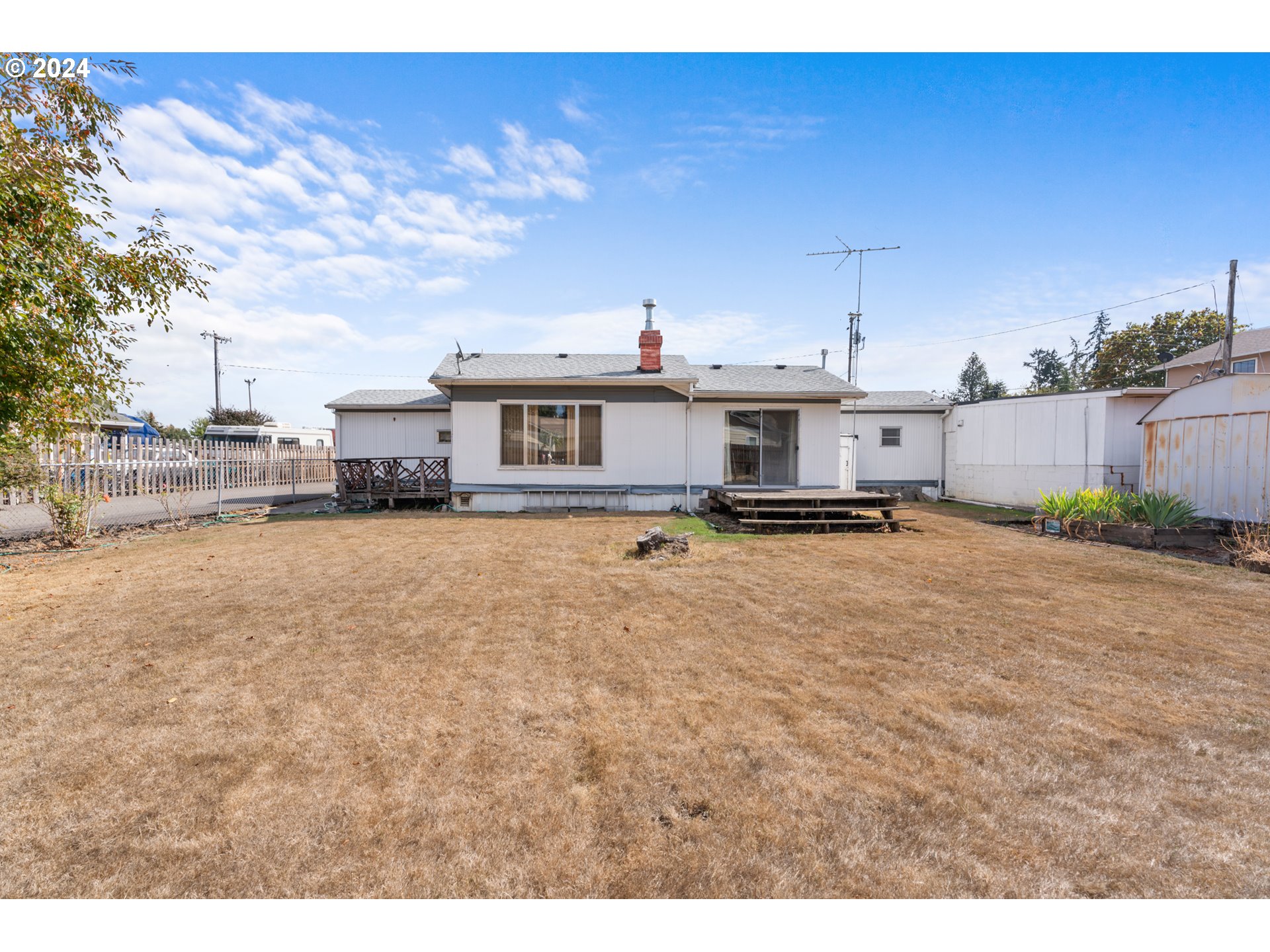 300 Ridings Avenue Molalla, OR 97038 - Photo 22 of 36 a view of a terrace