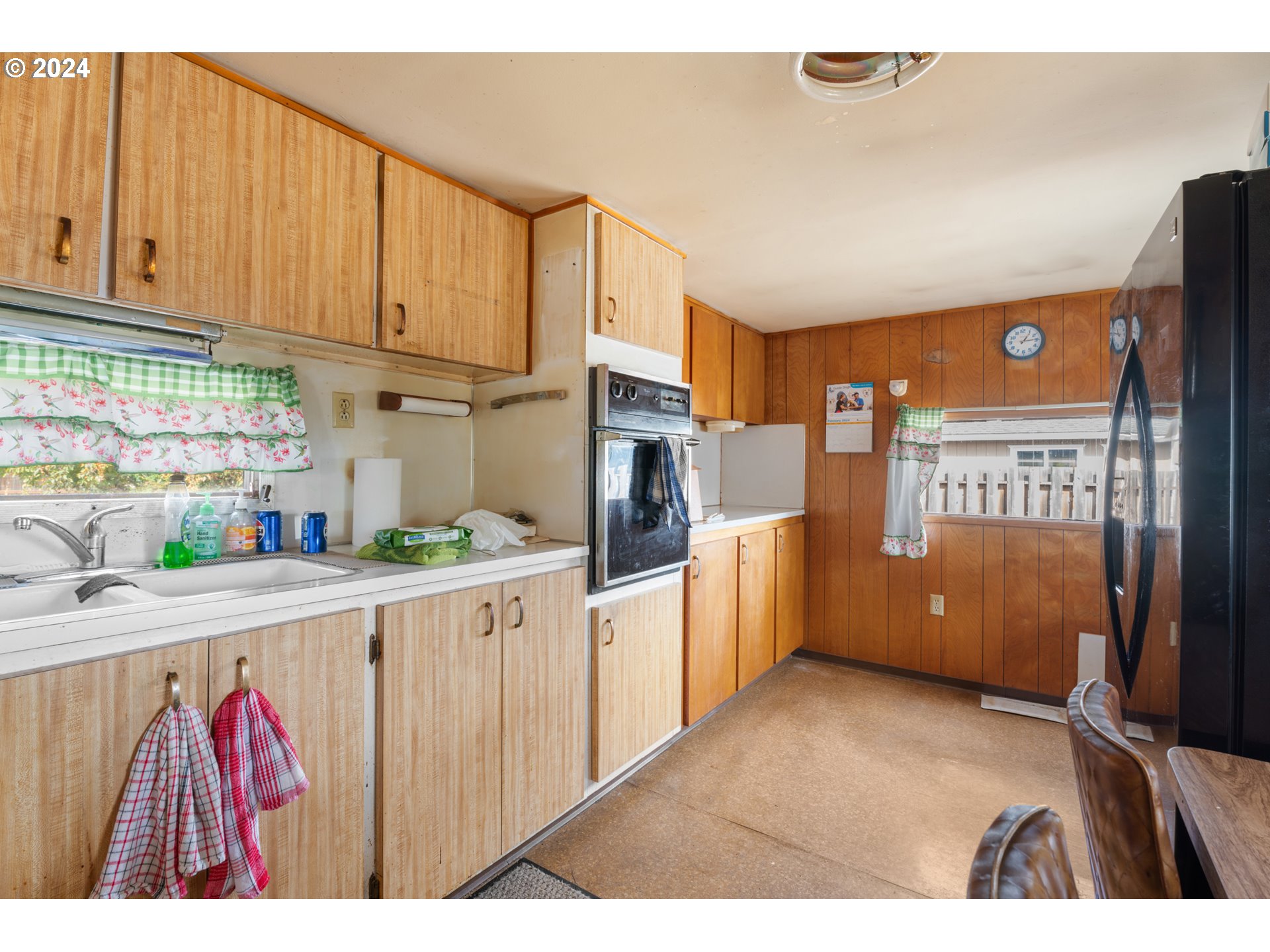 300 Ridings Avenue Molalla, OR 97038 - Photo 4 of 36 a kitchen with stainless steel appliances granite countertop a refrigerator