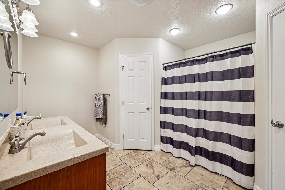 717 1st Street Winnie, TX 77665 - Photo 8 of 13