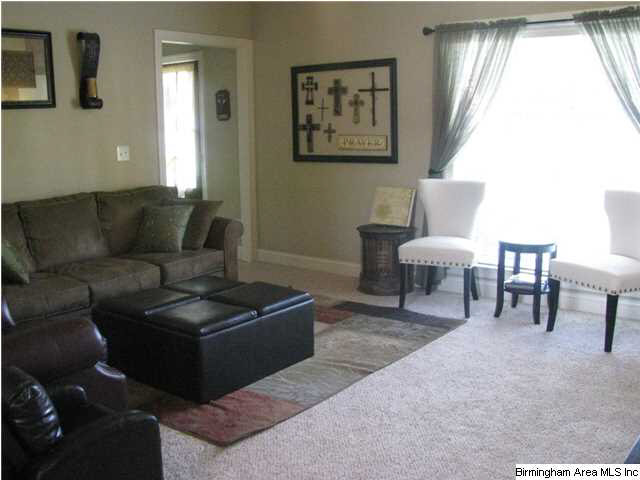 317 Nottingham Drive Calera, AL 35040 - Photo 4 of 20