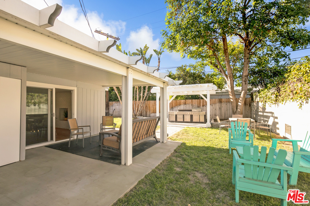 17807 Rhoda Street Encino, CA 91316 - Photo 4 of 13