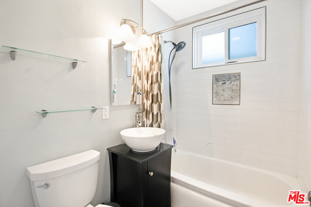 17807 Rhoda Street Encino, CA 91316 - Photo 7 of 13
