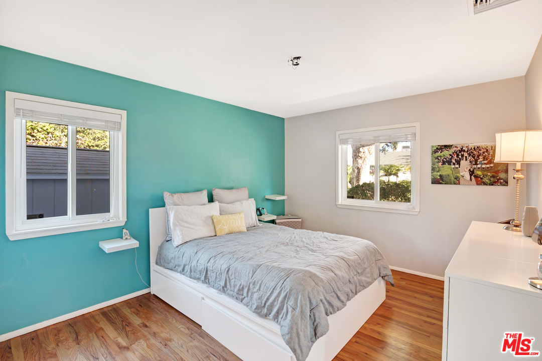 17807 Rhoda Street Encino, CA 91316 - Photo 8 of 13