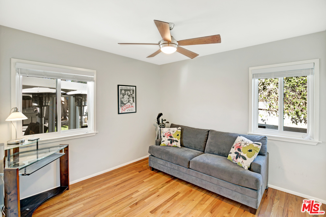 17807 Rhoda Street Encino, CA 91316 - Photo 9 of 13