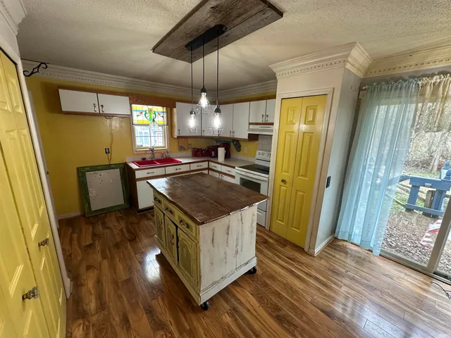 $215,000 | 9410 Wolfe Cemetery Road, Georgetown, IN 47122