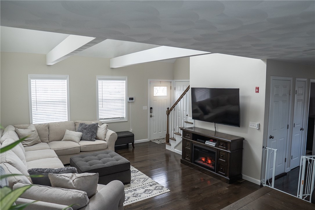 93 Maplecrest Drive Pawtucket, RI 02861 - Photo 4 of 18