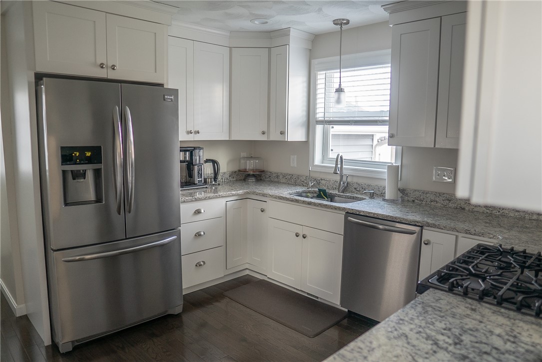 93 Maplecrest Drive Pawtucket, RI 02861 - Photo 5 of 18