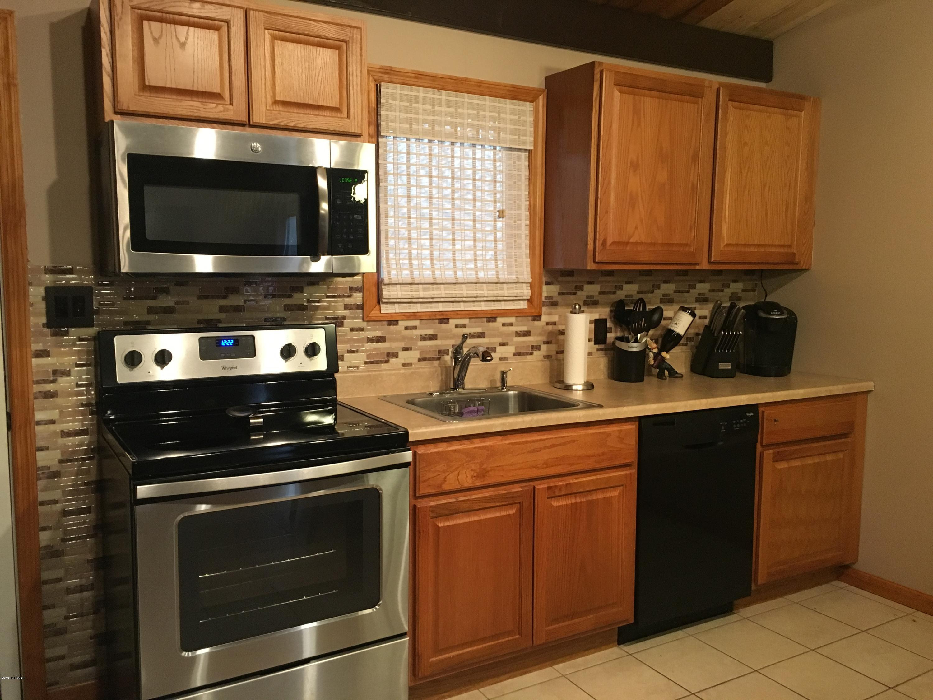 4648 Pine Ridge Drive East Bushkill, PA 18324 - Photo 4 of 15