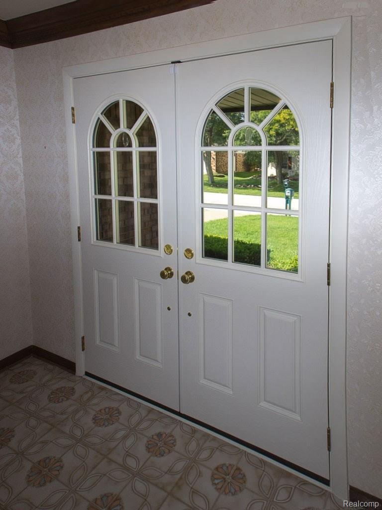 640 Rolling Green Circle North Rochester, MI 48309 - Photo 7 of 26 Front_Doors.jpg