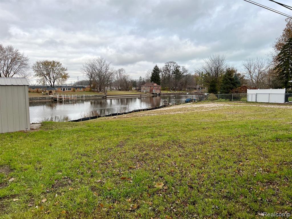 25561 South River Road Harrison Township, MI 48045 - Photo 3 of 31