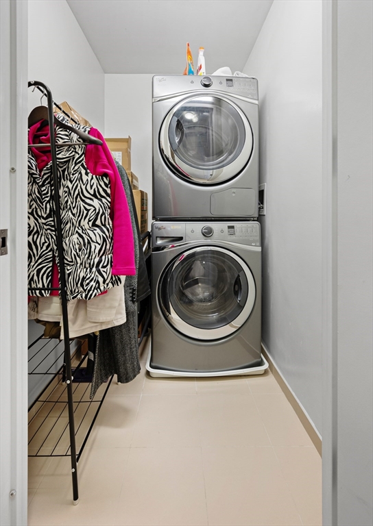 1 Franklin Street, Unit 1002 Boston, MA 02110 - Photo 11 of 21 a utility room with dryer and washer