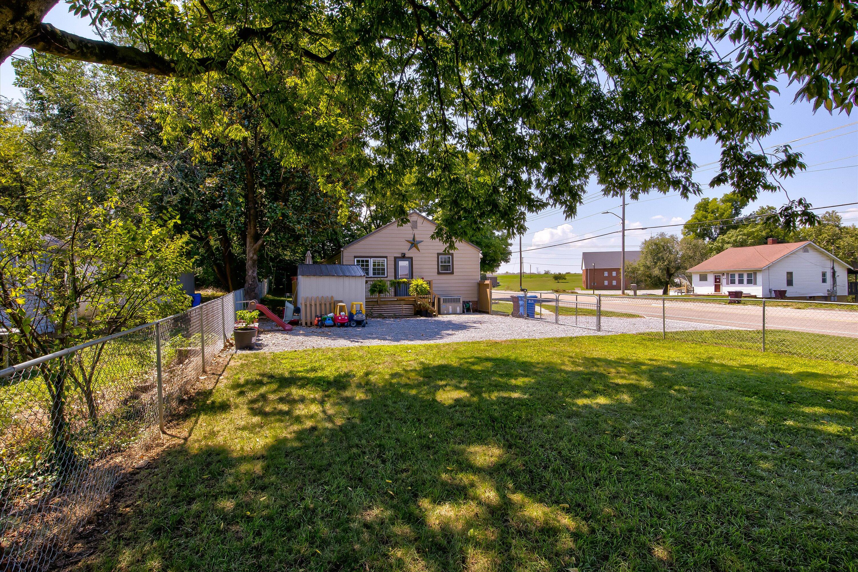 420 East Lincoln Road Alcoa, TN 37701 - Photo 12 of 27 25-420 E Lincoln Rd-25