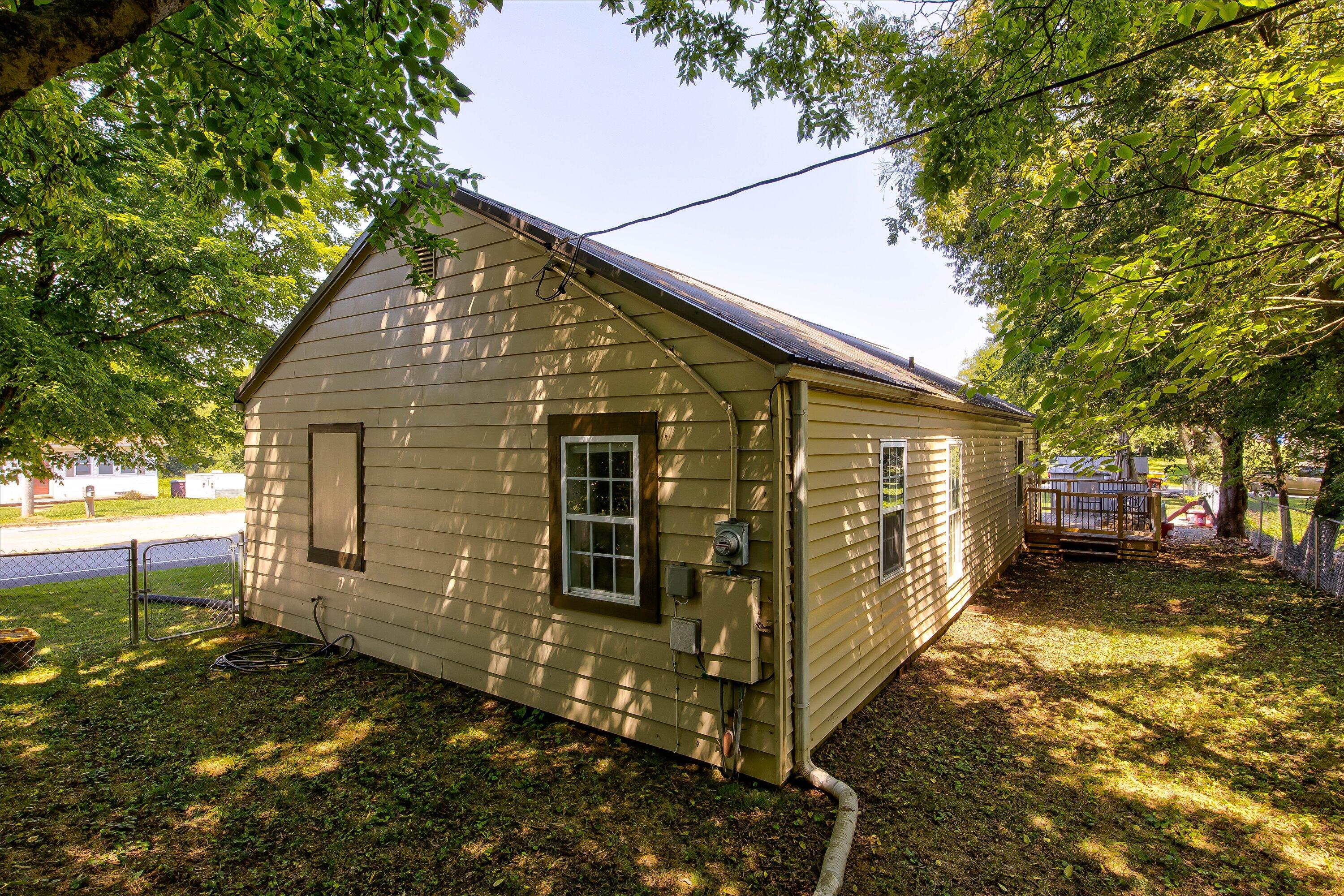 420 East Lincoln Road Alcoa, TN 37701 - Photo 13 of 27 24-420 E Lincoln Rd-24