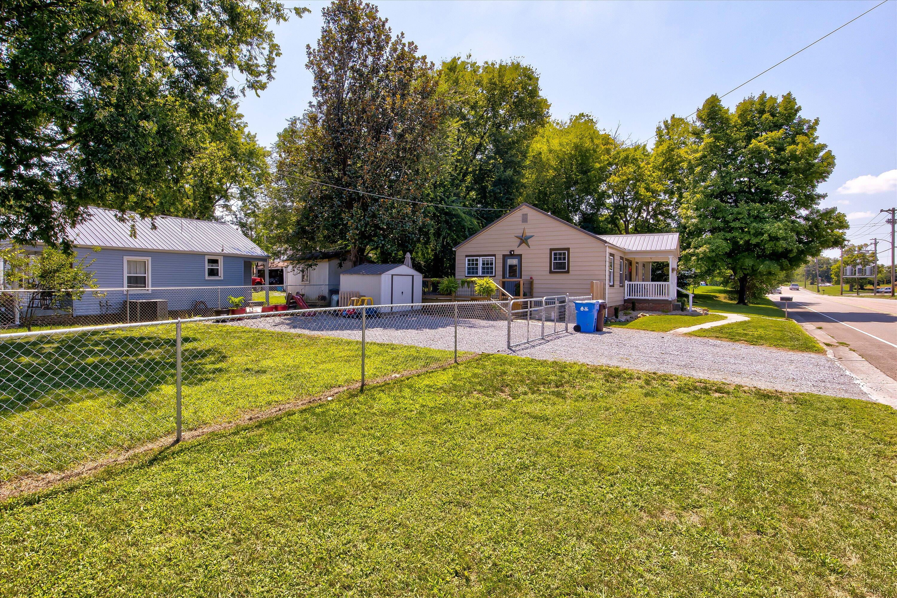 420 East Lincoln Road Alcoa, TN 37701 - Photo 10 of 27 26-420 E Lincoln Rd-26