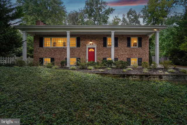 a front view of house with yard
