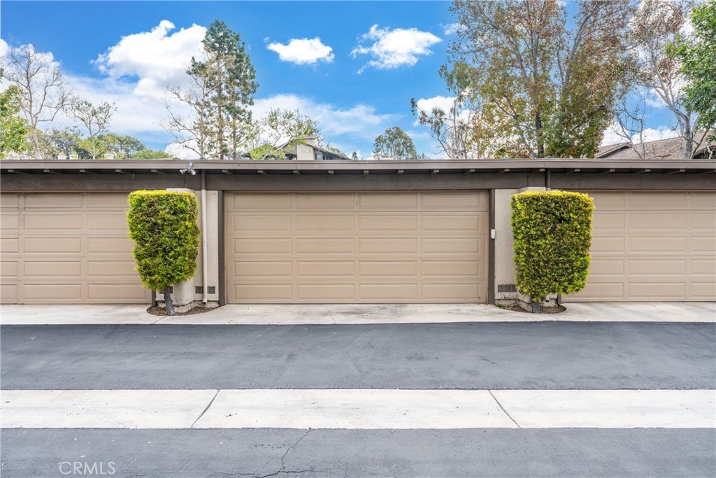 23 Flores, Unit 19 Irvine, CA 92612 - Photo 31 of 37 a view of a car garage