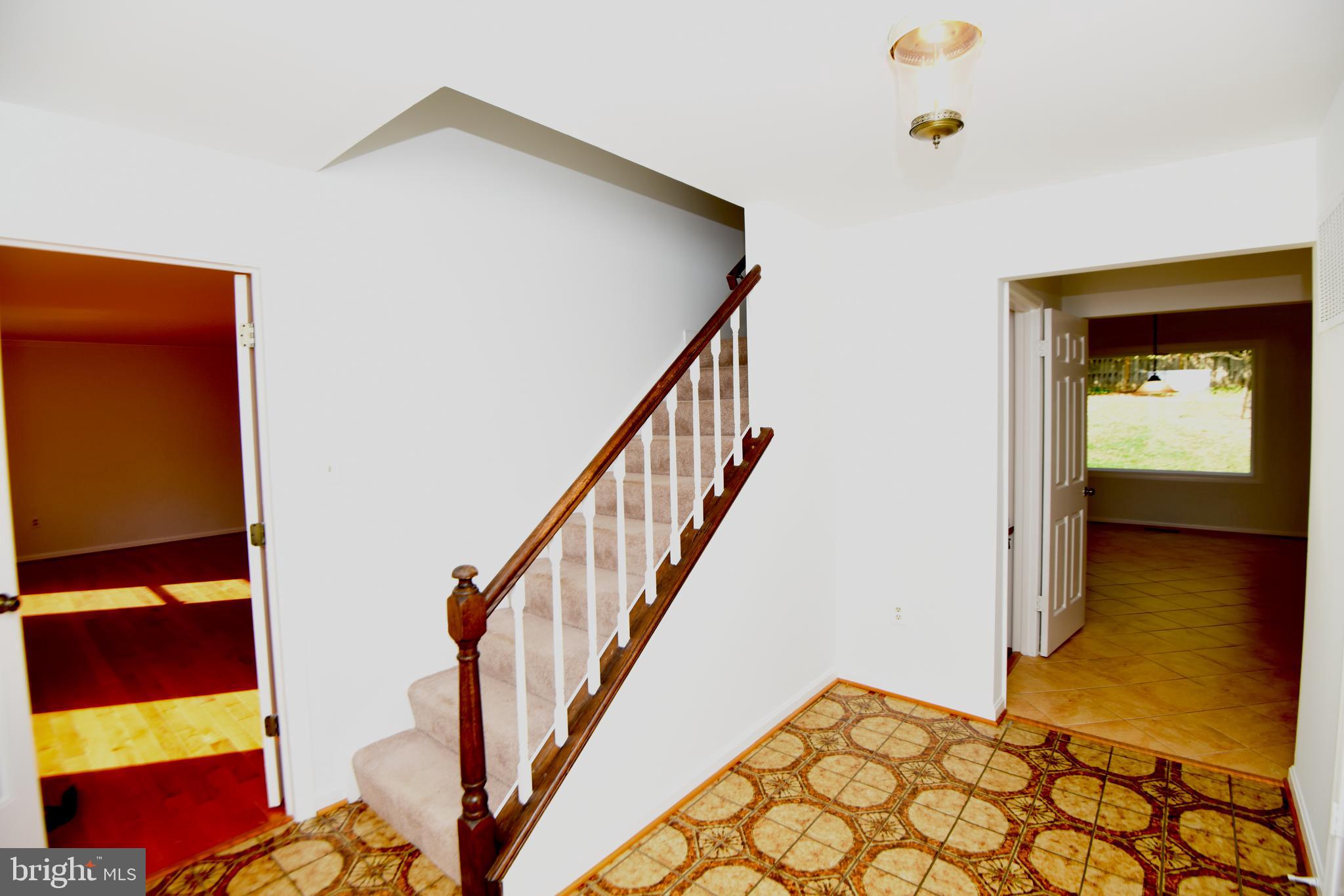 735 Ridge Drive McLean, VA 22101 - Photo 3 of 37 Foyer