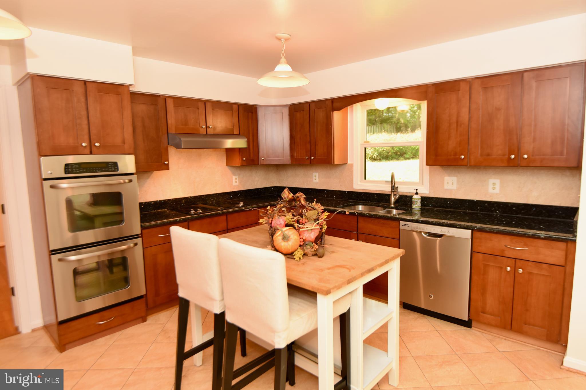 735 Ridge Drive McLean, VA 22101 - Photo 7 of 37 Kitchen