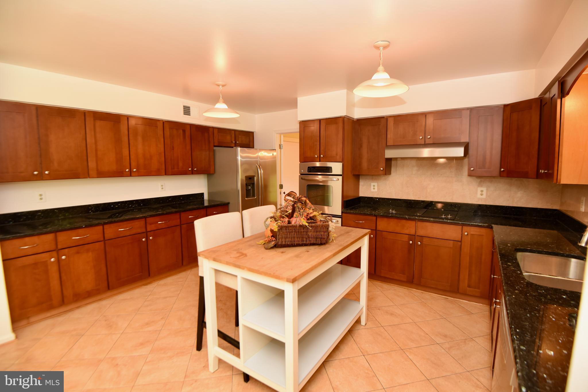735 Ridge Drive McLean, VA 22101 - Photo 10 of 37 Kitchen