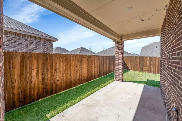 a view of a backyard with pathway