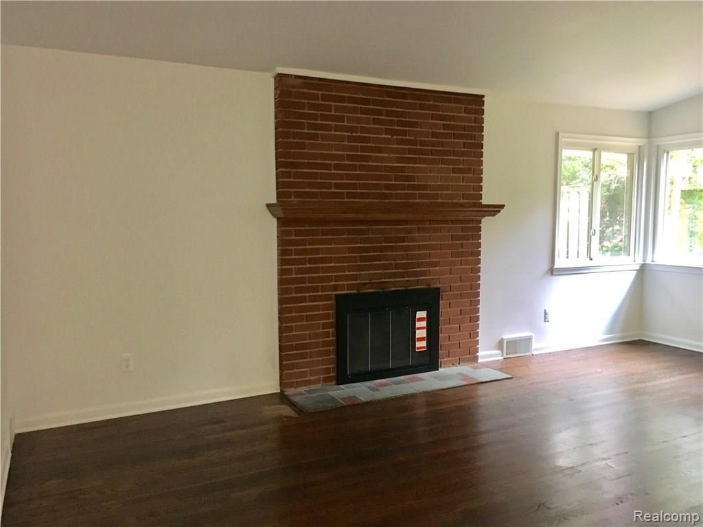 29800 Chelmsford Road Southfield, MI 48076 - Photo 6 of 13 IMG_5920.JPG