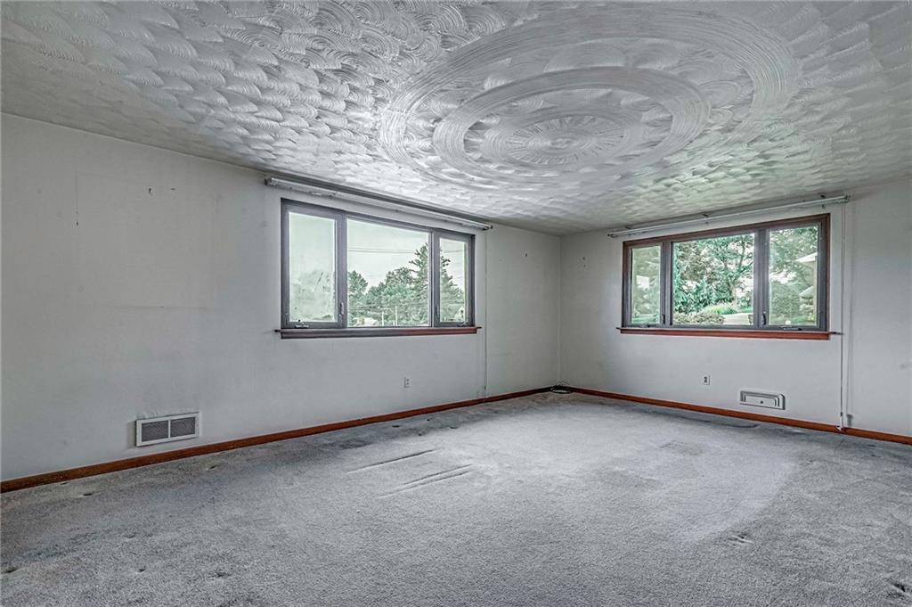 61 Forest Grove Road Coraopolis, PA 15108 - Photo 10 of 33 Gallery Image 10