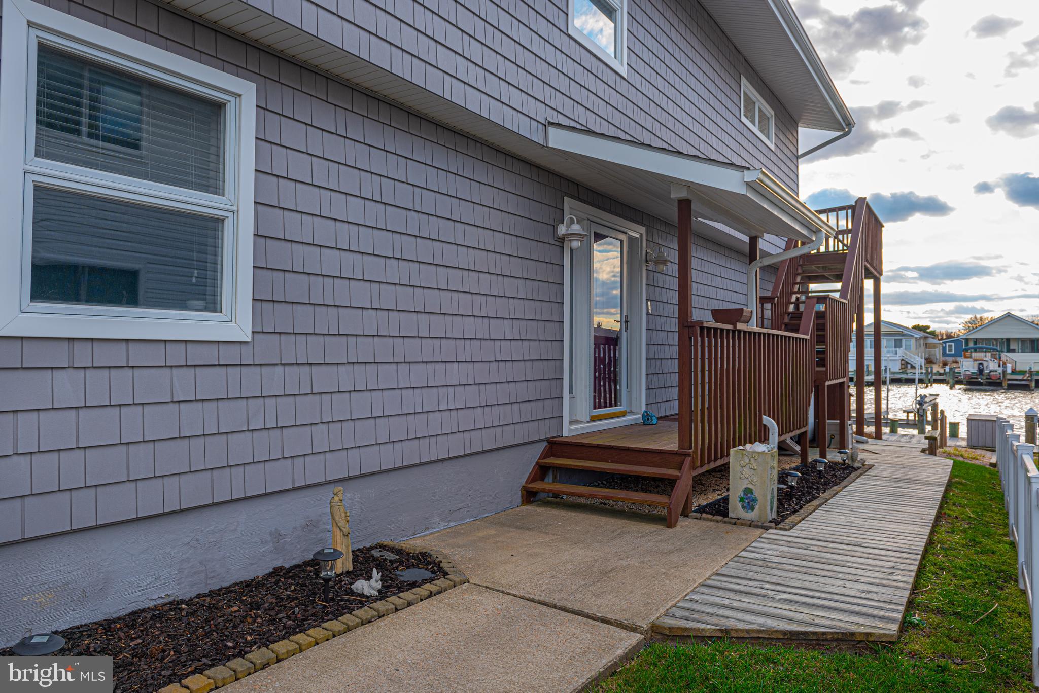 705 South Surf Road Ocean City, MD 21842 - Photo 7 of 98 Private side entrance