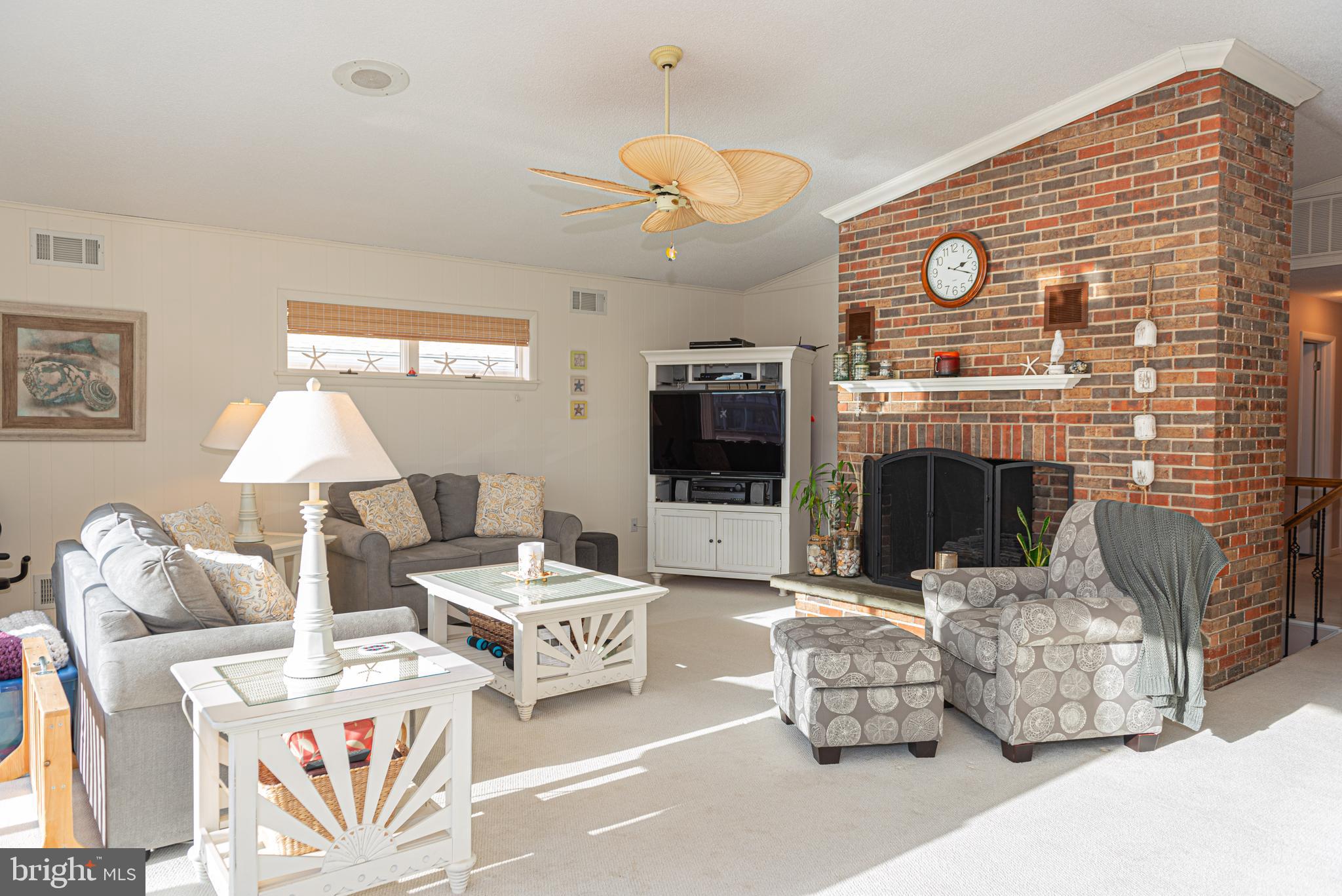 705 South Surf Road Ocean City, MD 21842 - Photo 10 of 98 Main living area