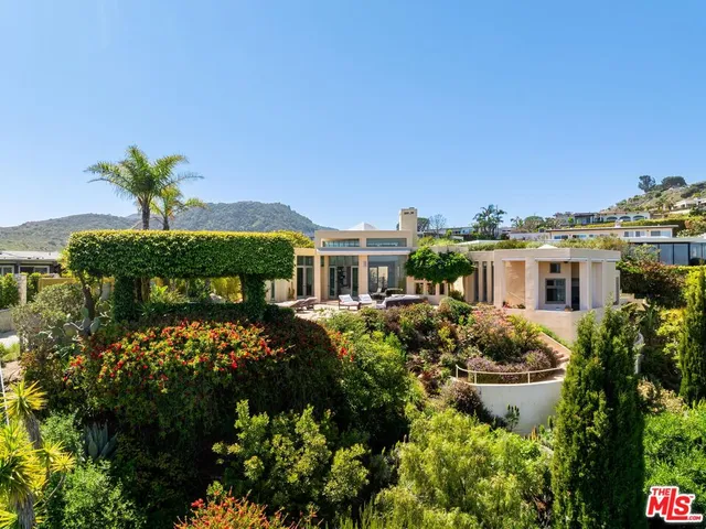$8,995,000 | 1058 Vista Grande Drive, Pacific Palisades, CA 90272