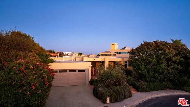 $8,995,000 | 1058 Vista Grande Drive, Pacific Palisades, CA 90272
