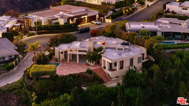 $8,995,000 | 1058 Vista Grande Drive, Pacific Palisades, CA 90272