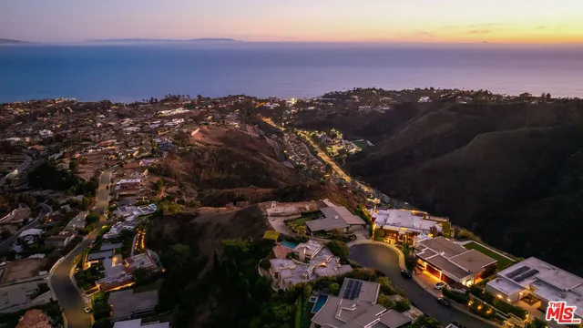 $8,995,000 | 1058 Vista Grande Drive, Pacific Palisades, CA 90272