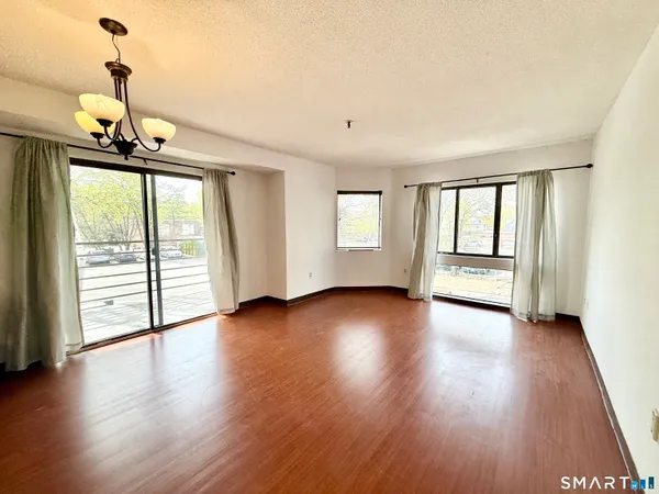 $1,800 | 1204 Whitney Avenue, Unit 201, Hamden, CT 06517