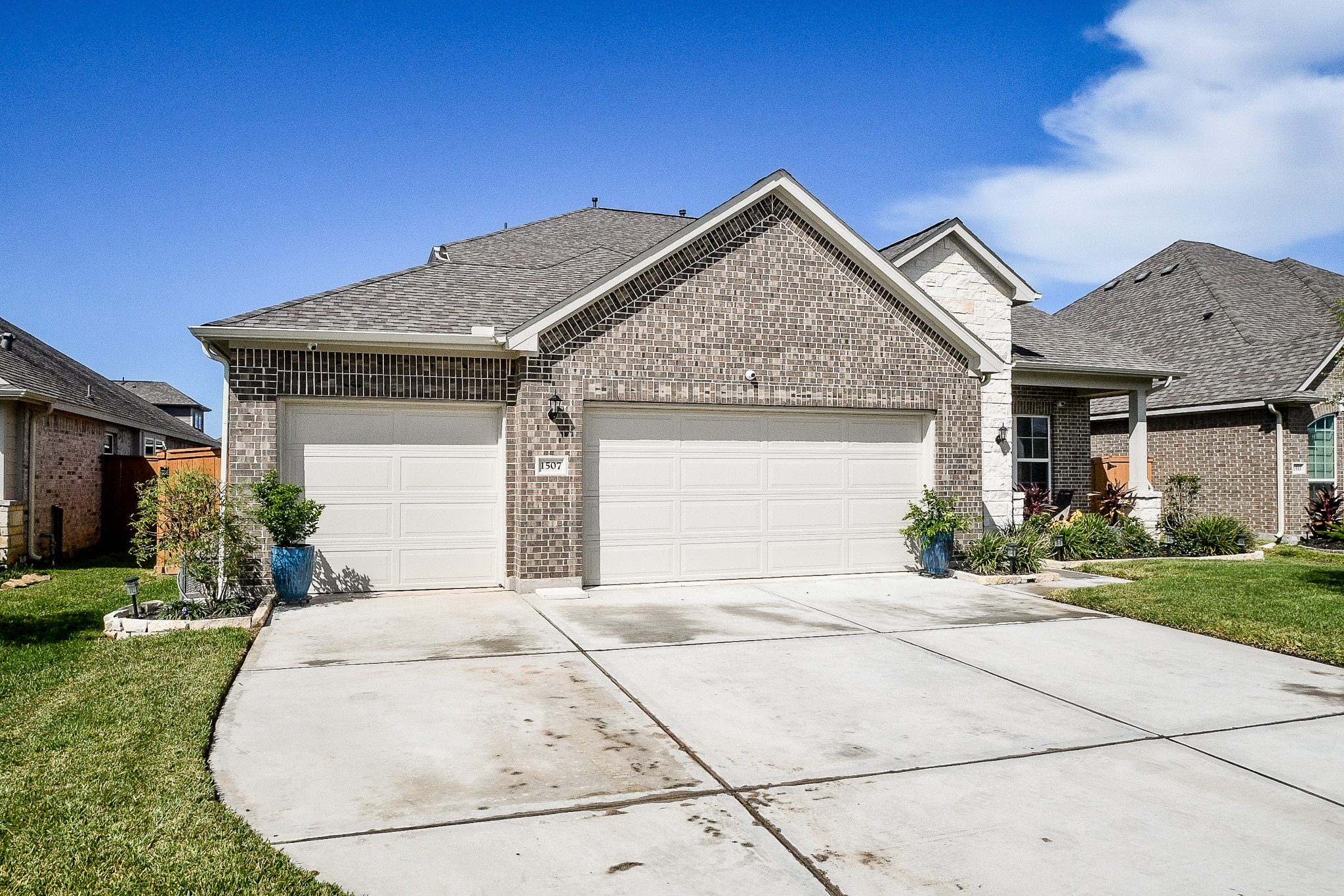 1507 Homewood Point Lane Rosharon, TX 77583 - Photo 2 of 50 Gallery Image 2