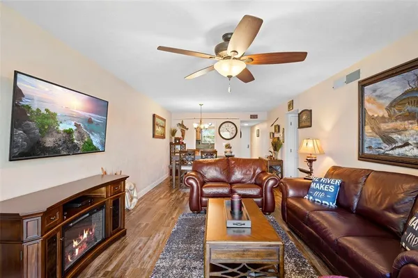 $279,000 | 1640 Juno Trail, Unit 202D, Astor, FL 32102