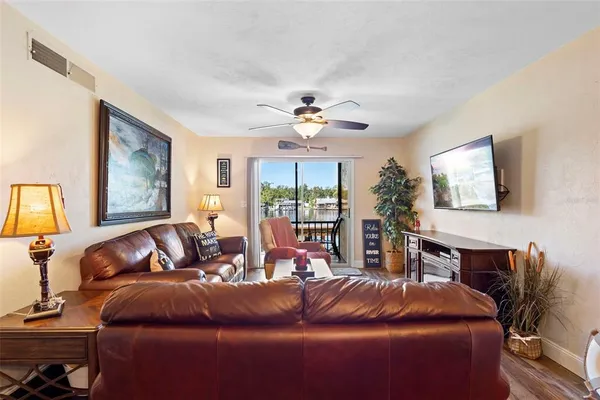 $279,000 | 1640 Juno Trail, Unit 202D, Astor, FL 32102