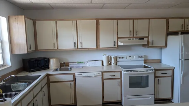 $279,000 | 1640 Juno Trail, Unit 202D, Astor, FL 32102