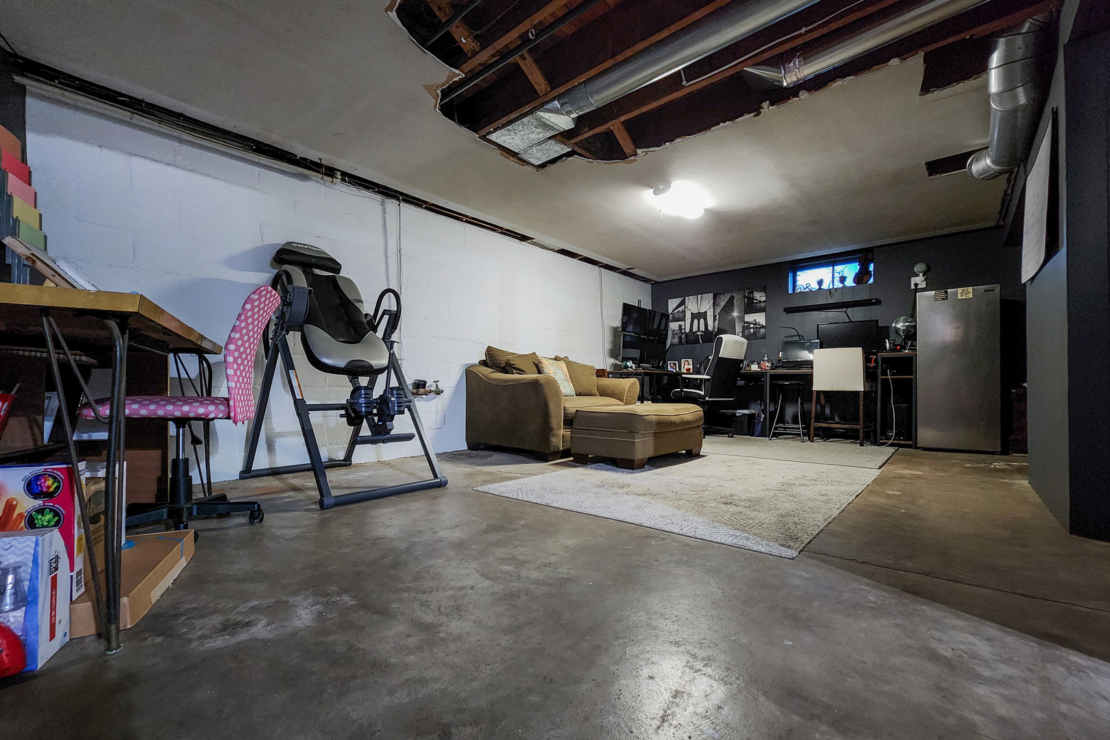 4 University Court Normal, IL 61761 - Photo 37 of 54 a view of a livingroom with furniture