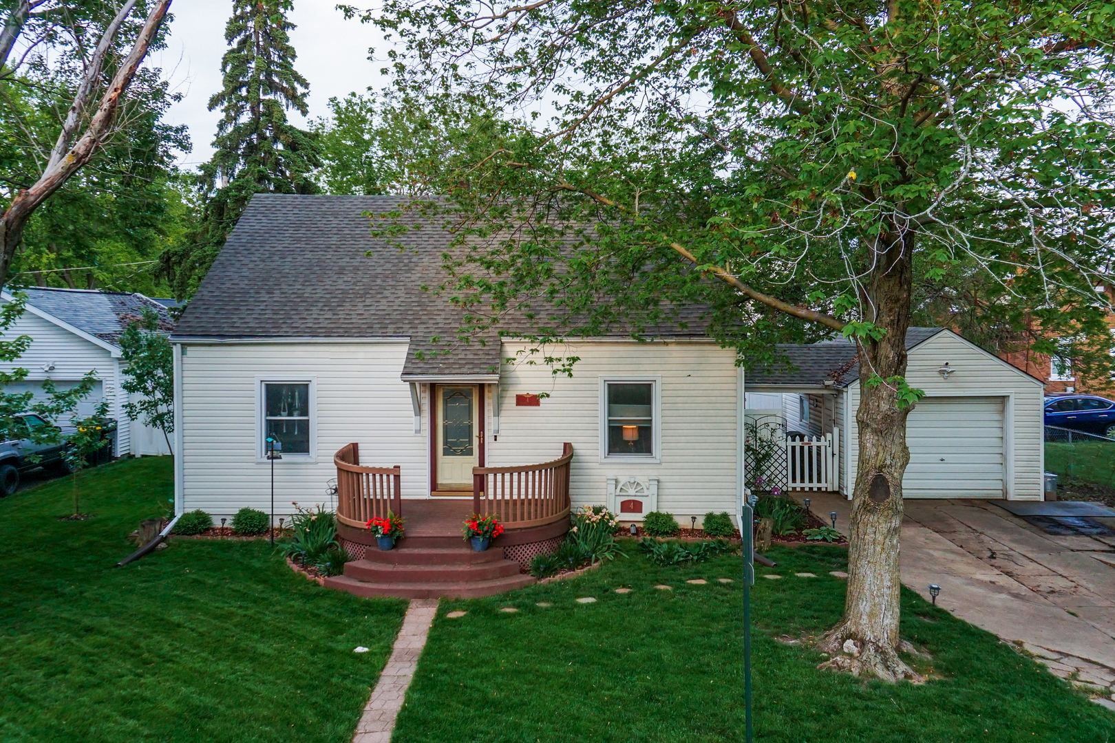 4 University Court Normal, IL 61761 - Photo 53 of 54 a front view of house with a garden and plants