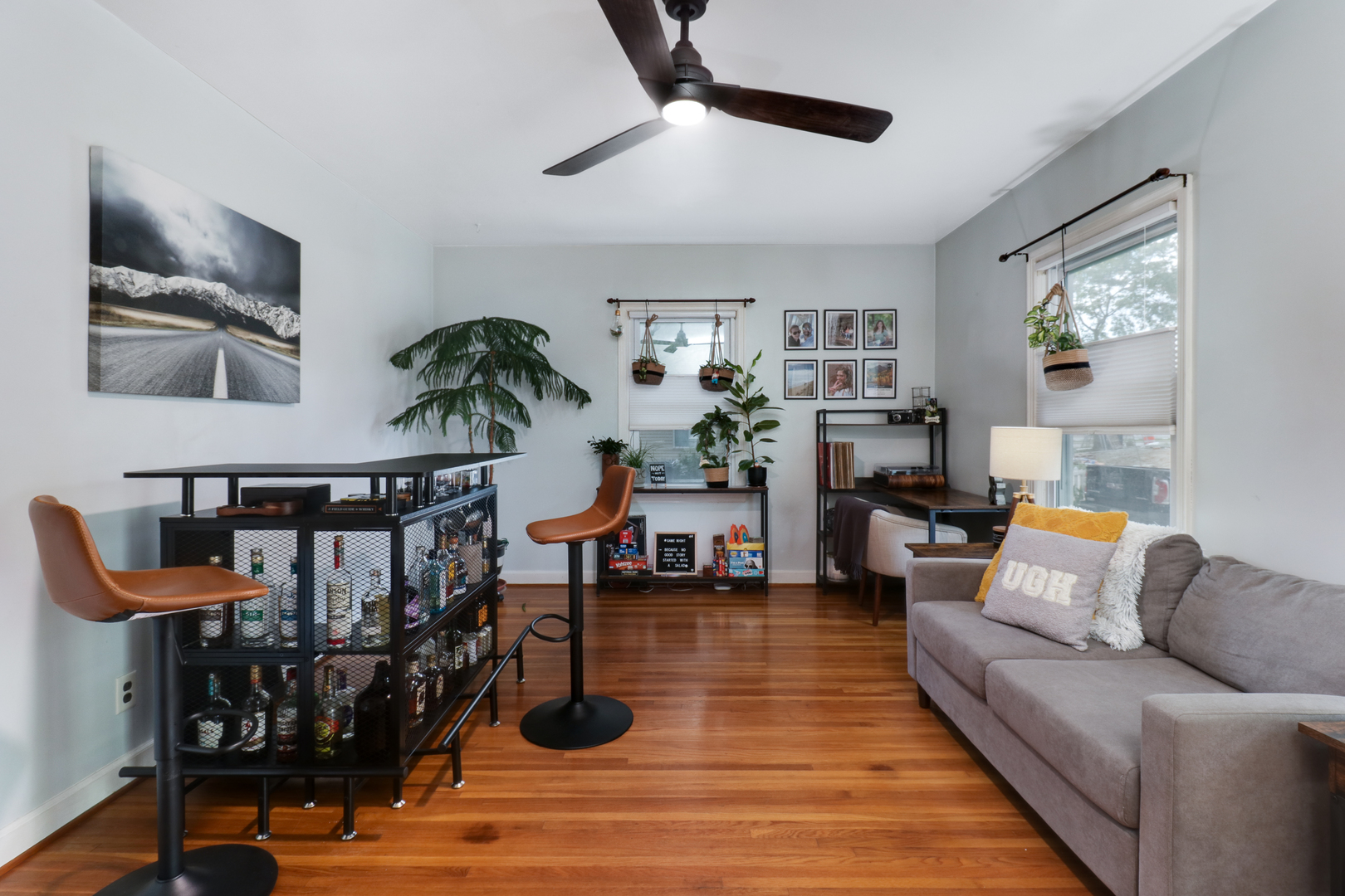 4 University Court Normal, IL 61761 - Photo 7 of 54 a living room with furniture and wooden floor