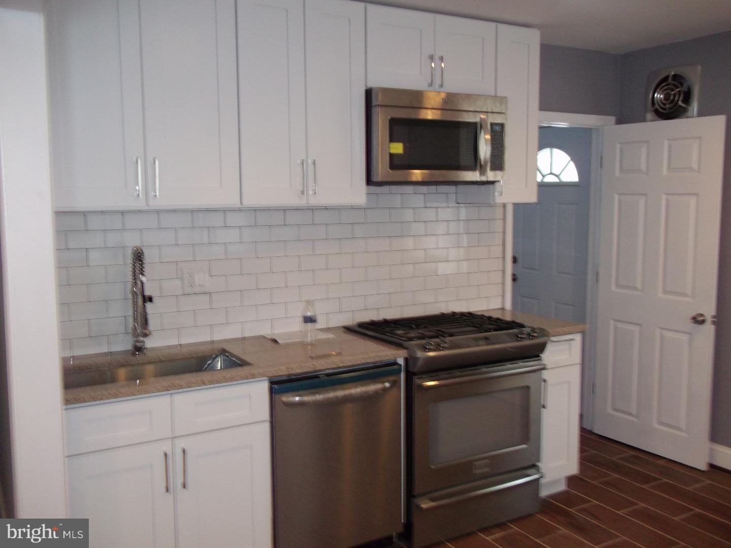 904 Ripley Street Philadelphia, PA 19111 - Photo 2 of 23 Gallery Image 2
