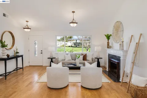 $1,199,998 | 7434 Larkdale Avenue, Dublin, CA 94568