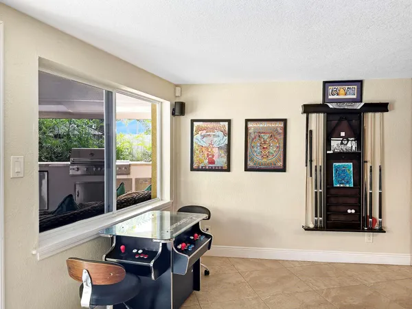 $9,000 | 280 Southeast 3rd Avenue, Pompano Beach, FL 33060