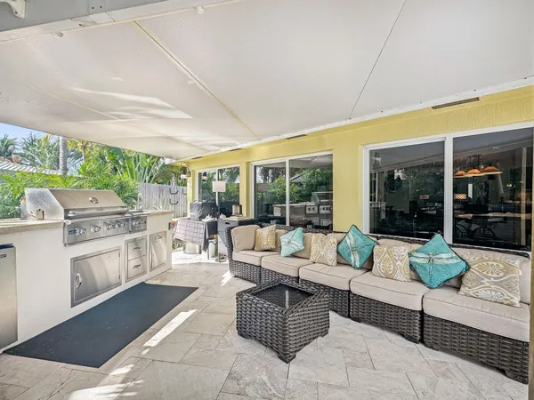 $9,000 | 280 Southeast 3rd Avenue, Pompano Beach, FL 33060