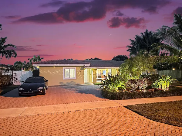 $9,000 | 280 Southeast 3rd Avenue, Pompano Beach, FL 33060