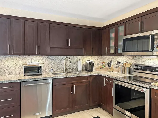 $9,000 | 280 Southeast 3rd Avenue, Pompano Beach, FL 33060