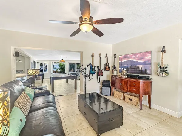 $9,000 | 280 Southeast 3rd Avenue, Pompano Beach, FL 33060