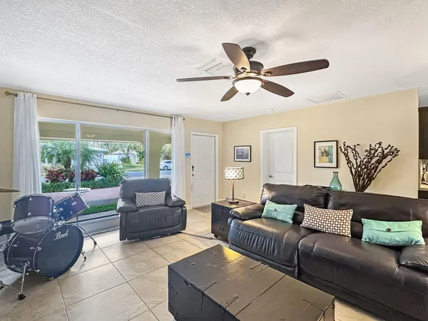 $9,000 | 280 Southeast 3rd Avenue, Pompano Beach, FL 33060